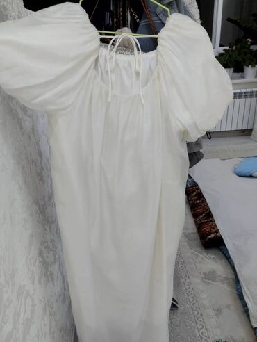 платье шифон: Белое платье в стиле peasant/boho. - Длина: миди - Свободный прямой