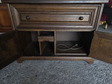 Stilske komode: Drvena komoda/TV ormarić u klasičnom stilu - Materijal: masivno drvo — 3