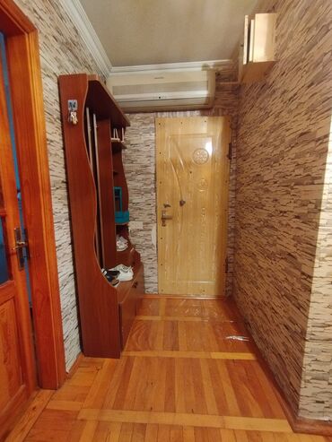 Oblisovkalar, barmaqlıqlar: Salam 3 otaq 1 balkon Remont orta normaldi. Evde bezi eşyalar