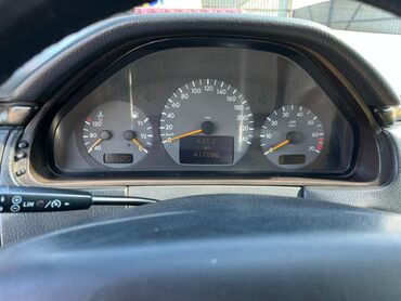 Mercedes-Benz: Mercedes-Benz E-Class (W210) sedan - Kuzov: sedan, tünd rəng — 3