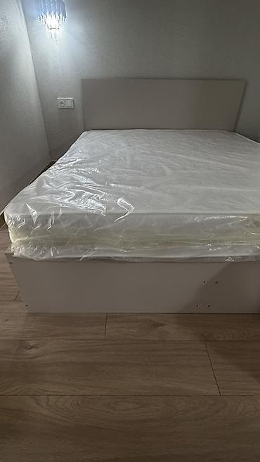 2 х спальная кровать: - Матрас: двуспальный, средняя высота, поставляется в защитной — 2