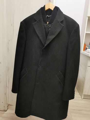 Пальто: Чёрное пальто, почти новое, надето пару раз, в идеальном состоянии