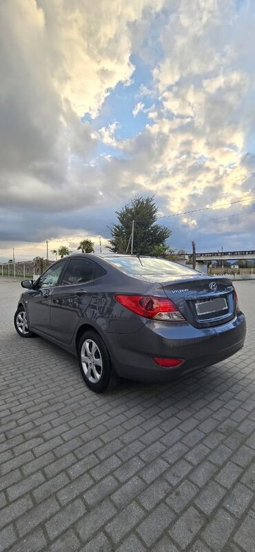 Hyundai: Hyundai Accent: 1.4 l | 2012 il Sedan — 4
