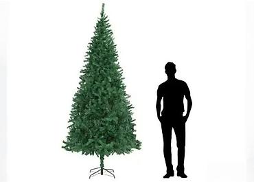 Praznična dekoracija: Velika veštačka jelka sa postoljem - Tip: veštačka božićna jelka — 1