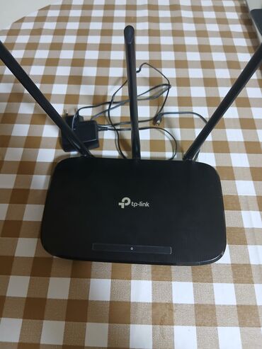 Модемы и сетевое оборудование: Роутер TP-Link tl-wr940n, 1wan порт 4lan порта, скорость до 300