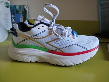 валейболный кроссовки: Продаю ботасы диадора оригинал.37 размер покупал в Италии 🇮🇹 размером