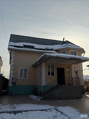 Продажа коттеджей и домов: Сдаётся просторный дом с благоустроенным двором и несколькими — 12