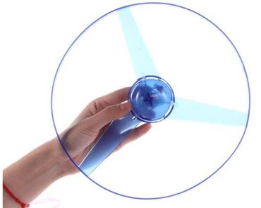 Igračke: Nov svetleći leteći disk. Ima tri LED boje crvena, zelena i plava — 4