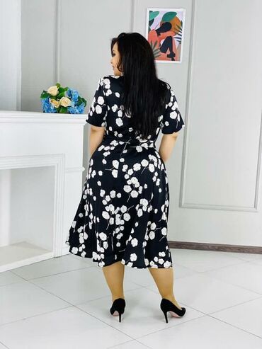 Повседневные платья: Платье.
в стиле max mara .
размеры: 52.
Платная доставка по городу — 5