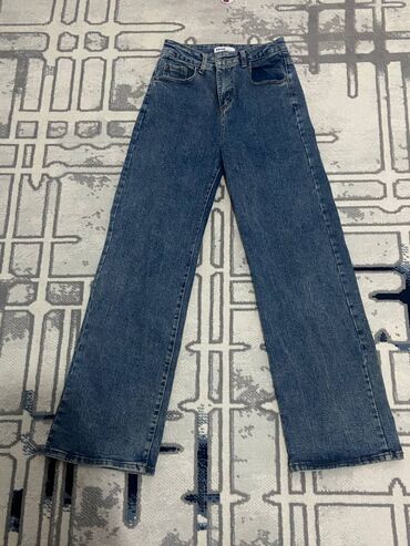 джинсы темно синие плотная джинса: Прямые, Bershka, Высокая талия