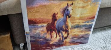 Картины: Продаю готовую картину 30 на 40см (мозайка) и картину красками на — 30