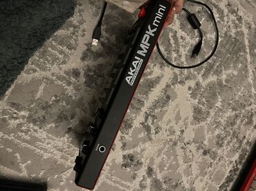 заказать футбольные перчатки: AKAI Professional MPK mini — компактный USB MIDI‑контроллер для