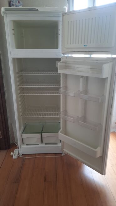 2 əl soyuducular: Б/у Холодильник Stinol, Двухкамерный, цвет - Белый