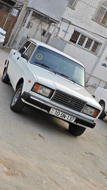 VAZ (LADA): Model: Lada 2107 Kuzov: sedan, ağ rəng Yanacaq: benzin Ötürmə — 5