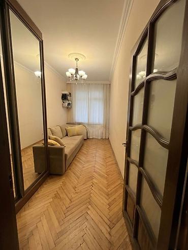 6 ci mkr da evler: Bakı, 3 otaqlı, Köhnə tikili, m. Gənclik, 85 kv. m — 8