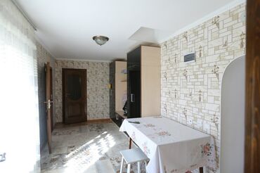 Продажа домов: Дом, 300 м², 8 комнат, Собственник — 27