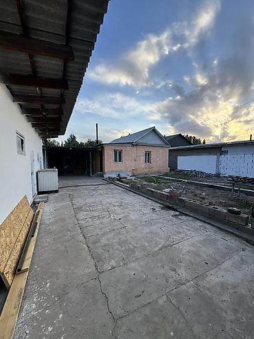 слив котедж пантера: Дом с двором и постройками - Отдельно стоящий одноэтажный дом с — 1