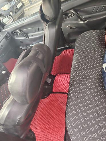 VAZ (LADA): Avtomobil: Sedan, 4 qapı, bordo rəng Marka/model: (şəkildən görünən) — 4