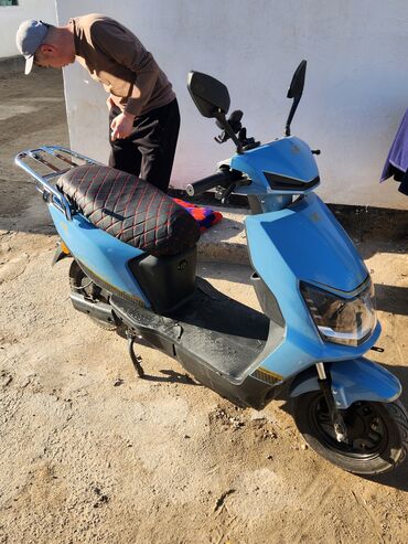 электро скутер: Электроскутер синего цвета - Тип: электрический скутер (мотор-колесо