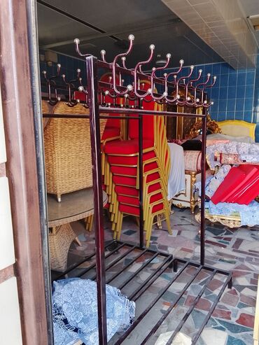 вешалка настенная в прихожую: Напольная гардеробная стойка с крючками и полкой для обуви/зонтов. -