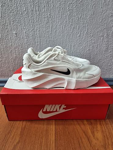 cvicke obuca: Nike Aura Edge zenske patike br.39 — 1