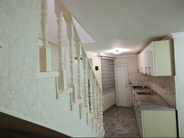 Uzunmüddətli kirayə mənzillər: Salam. Xırdalanda, Ərriyadın arxasında yerləşən, yeni təmir olunmuş — 5