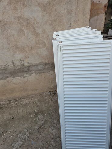 Rəf vitrinləri: Aytən 🌺 panel radiator biri 85 manat ölçü 1.20 6 ədəd var ünvan