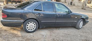 mersedes b: Mercedes-Benz E-Class: 2.2 l | 1999 il Sedan — 10