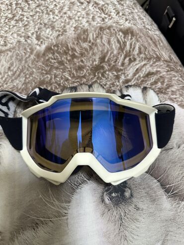 горнолыжный очки: Очки горнолыжные светлые линзы, отличное состояние, откатали сезон