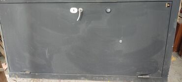 двери бронированные: Входная дверь, Металл, Левостороний механизм, цвет - Черный, Б/у, 200 * 90, Самовывоз