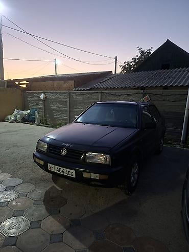 Volkswagen Vento: 1993 г., Механика, Бензин, Седан at lalafo.kg Volkswagen Vento: 1993 г., Механика, Бензин, Седан