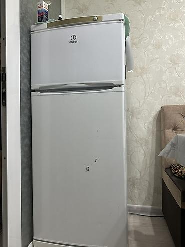 витриные холодильники: Холодильник Indesit, Б/у, Двухкамерный, 60 * 160 * — 1