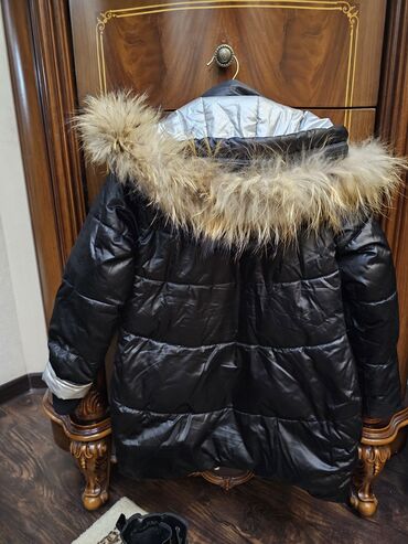 Верхняя одежда: Продаю верхнюю одежду на девочку от 7-9 лет одежда новая или в — 25