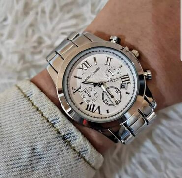 sexy ljubicasti korset: MICHAEL KORS sat, u srebrnoj boji. Brojčanik je prečnika 40 mm. Datum