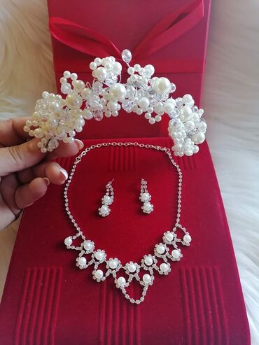 Setovi nakita: Cena 2500 din — 1