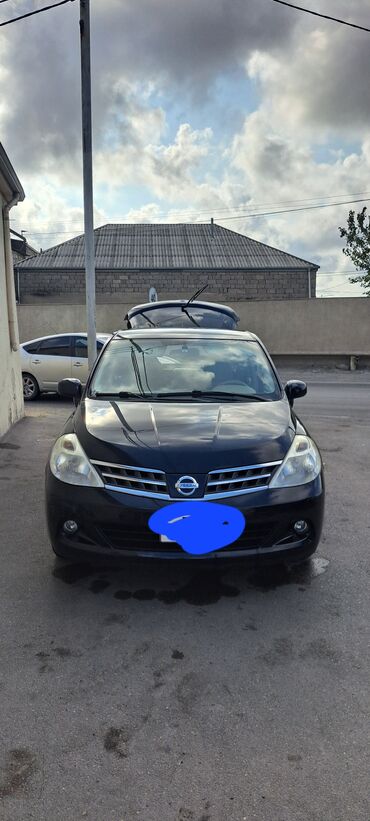 Nissan Tiida avtomobili hər gün rahat istifadə üçün nəzərdə tutulmuş