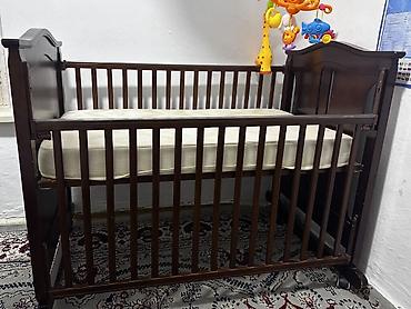 детскую кравать: Детская кроватка LA Baby из темного дерева. Матрасик в подарок - — 2