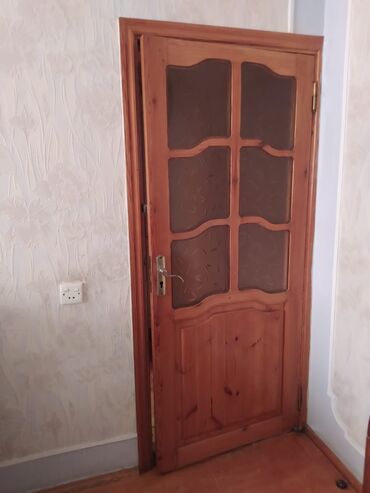 taxta tavanlar: Otaq qapısı - taxta qapi 3 ededdir 1 ededi 50 azn satilir. Ölçü 2-si//