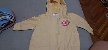 Paketi dečije odeće: Komplet dečijih majica i bodija za devojčice: - Siva bezrukavna — 10