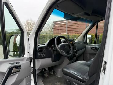 Легкий грузовой транспорт: Легкий грузовик, Mercedes-Benz — 10