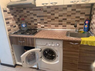 Uzunmüddətli kirayə mənzillər: Nərimanov metrosu yaxınlığında 5 mərtəbəli binanın 5-ci mərtəbəsində 2 — 9