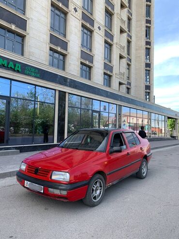 Volkswagen: Volkswagen Vento: 1992 г., 1.8 л, Механика, Бензин, Седан