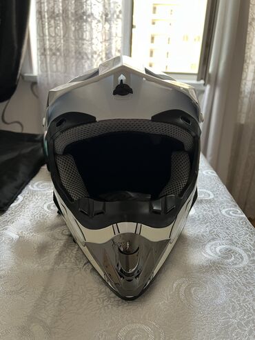 zaslonka nedir: Velo/moto kask + eynek. Yenidir, istifade olunmayib. Chantasida var