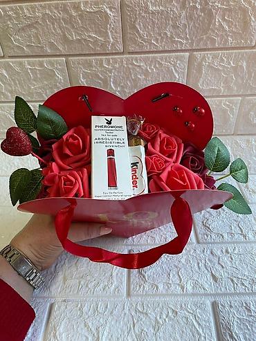 Kompleti namirnica: Poklon setovi u dekorativnim kutijama Elegantno aranžirani poklon — 17