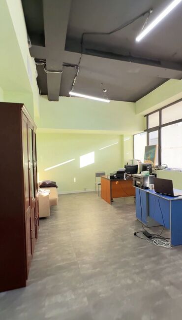 Офисы: Продаю Офис 250 м², С ремонтом, Без мебели, Многоэтажное здание, 2 этаж — 6