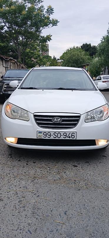 lezva disk elantra: Hyundai Elantra, ağ rəng. Sedan kuzov, ön hissədə xrom radiator — 1