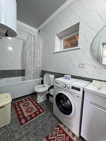 Продажа коттеджей и домов: Продаётся уютный и современный дом в ж/м Ак-Орго! Общая площадь дома — — 11