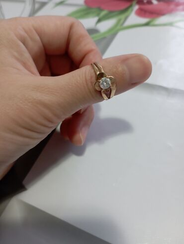 продаю кольца: Продаю кольцо золото кыргыз алтын проба 375 размер 17 цена