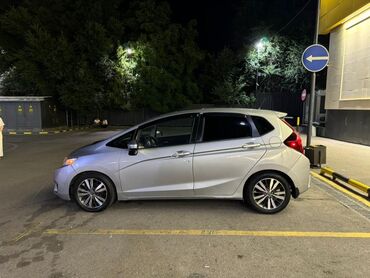 продаю через банк: Honda Fit: 2016 г., 1.5 л, Вариатор, Бензин, Хетчбек