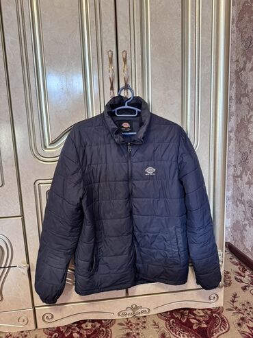 продаю в связи с переездом: Мужские куртки, комплект из 2 моделей. 1) Утеплённая куртка Dickies at lalafo.kg продаю в связи с переездом: Мужские куртки, комплект из 2 моделей. 1) Утеплённая куртка Dickies
